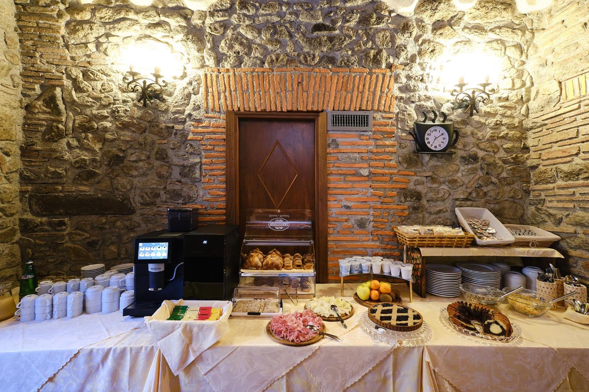Albergo Della Posta Bracciano  Bagian luar foto